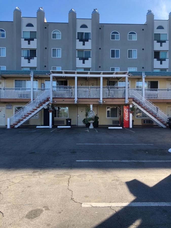 777 Motor Motel *
